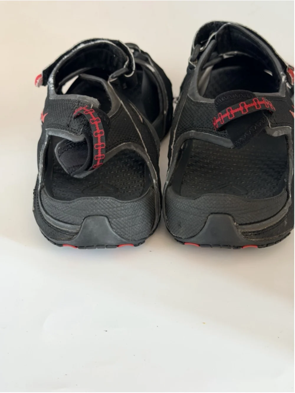 Nike ACG Air Vtg Strap Men’s Sandals Outdoor Black Red Fog Size 15